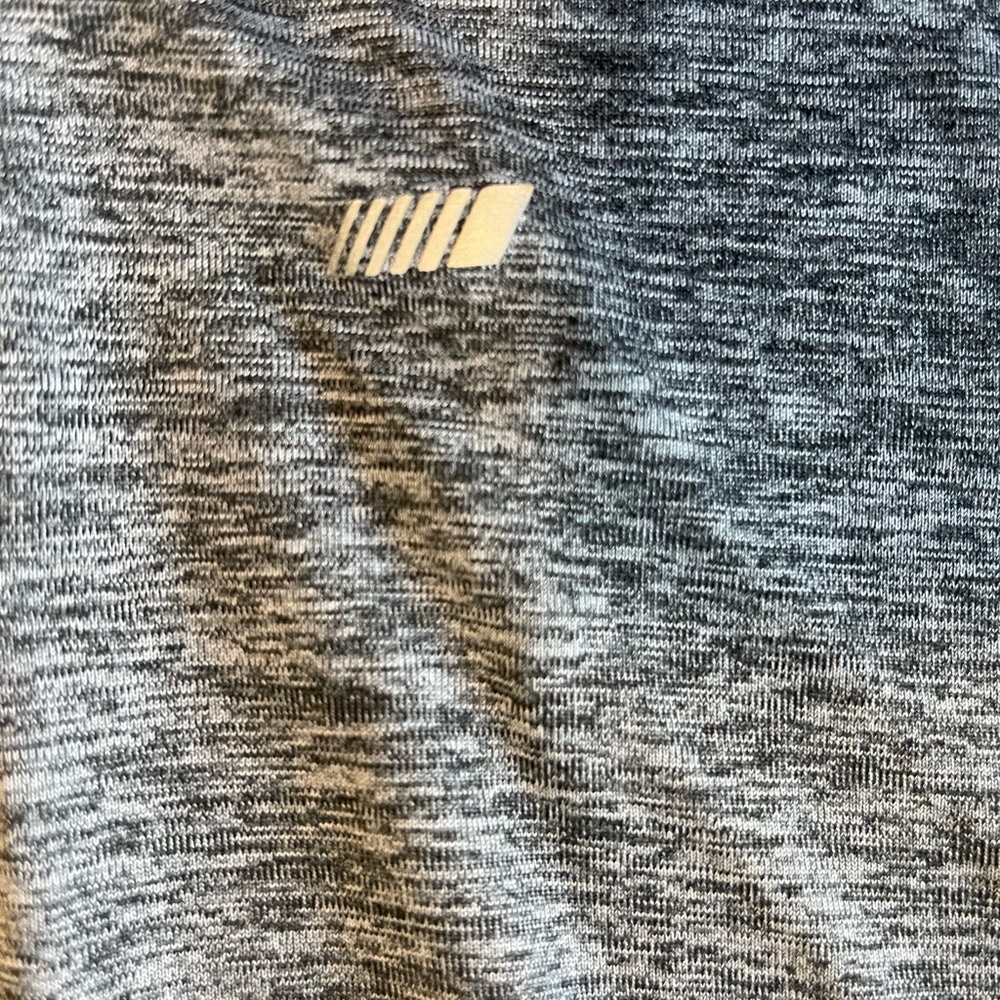 Amazon Essentials Men's Heathered Gray Polo Shirt - Picture 4 of 4